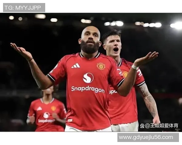 曼联连败危机:球迷呼吁主教练解职,球队亟需重新调整阵容 曼联连败危机:球迷呼吁主教练解职,球队亟需重新调整阵容